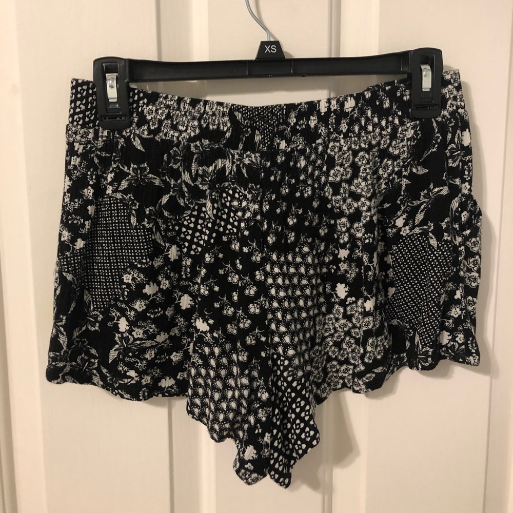“Full Tilt” small beachy black and white shorts
